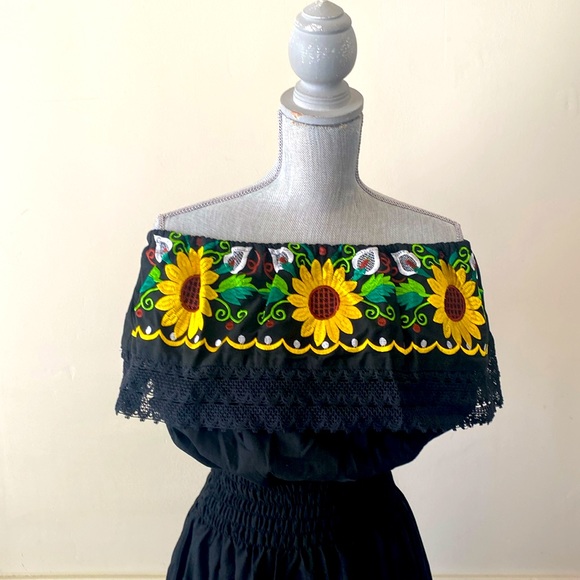 BEAUTIFUL🌻SUNFLOWERS🖤BLACK MEXICAN EMBROIDERED OFF SHOULDER MIDI DRESS 🌟NEW🌟 - Picture 3 of 16